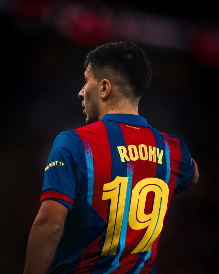 曾是梅西号码!官方:20岁巴德吉正式升入巴萨一线队,改穿19号