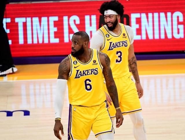 500彩票资讯聚合-詹眉为佩林卡操作献计献策 湖人新季轮换已具雏形